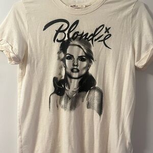 Hollister Cream Graphic Tee